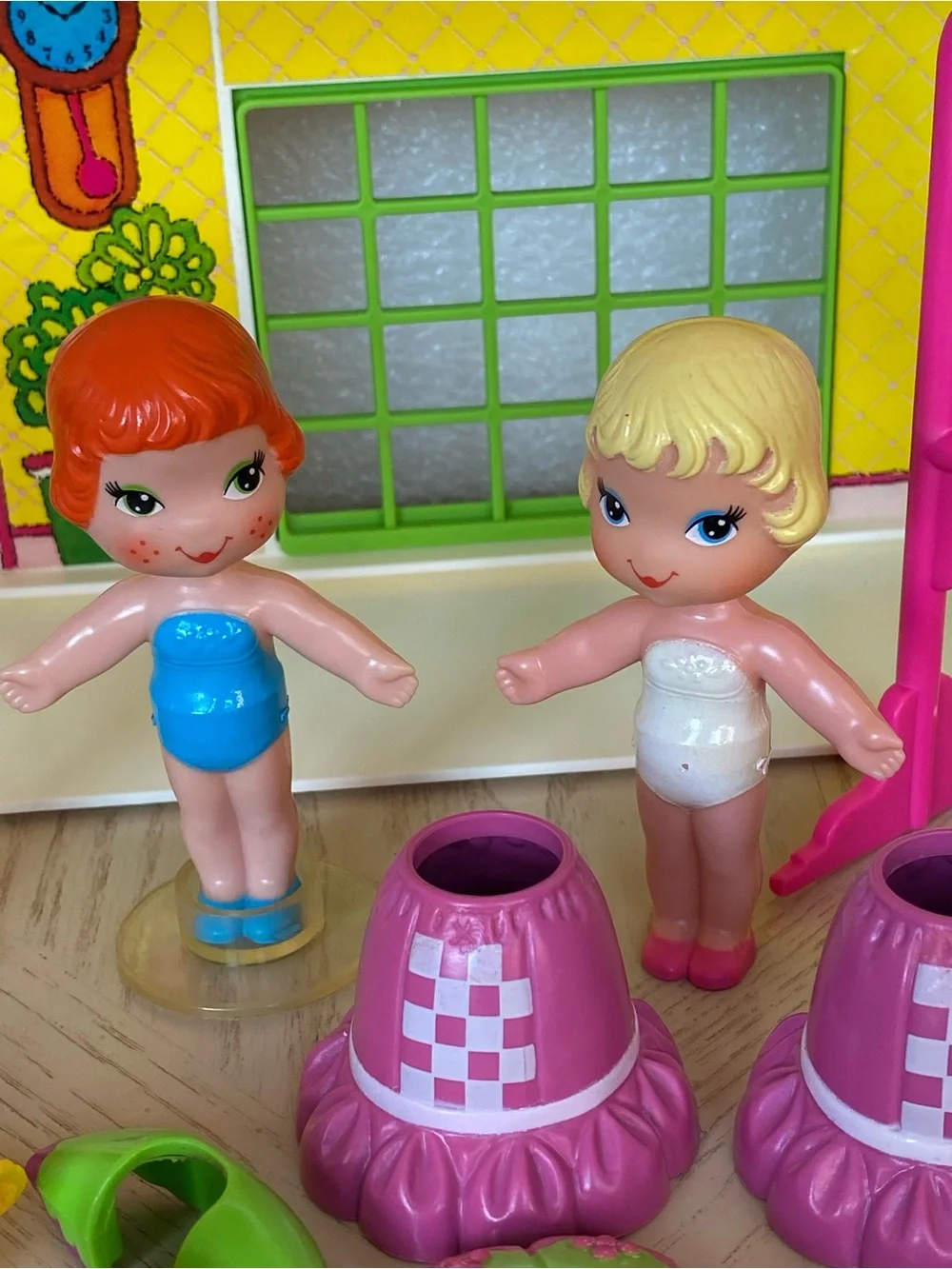 Vintage 1983 Schaper Lil' Me Boutique Carrying Case with 4 Dolls, Clothes, Hats
